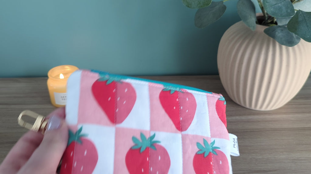 Trousse Plate Medium – Pochette Maquillage Compacte Légère Avec Clip Latéral